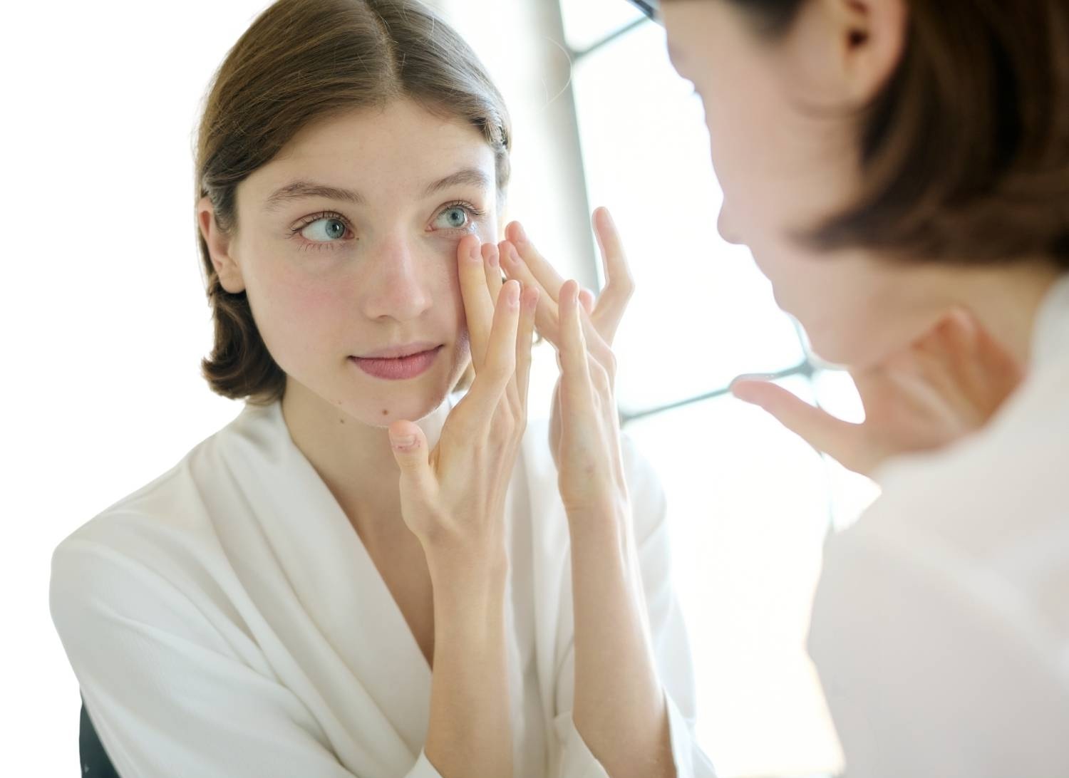 Eye massager device features and specifications